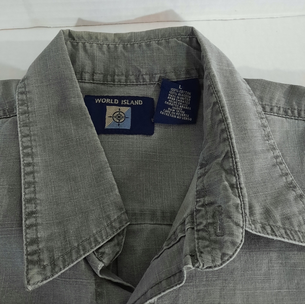 World Island Chambray SS Button Down Shirt Flap Pockets Men L Gray Made in UAE - Picture 3 of 4